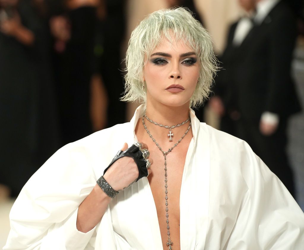 You'll Want To Embrace Your Grays With These Gorgeous Hair Color Ideas (17) You'll Want To Embrace Your Grays With These Gorgeous Hair Color Ideas (17)