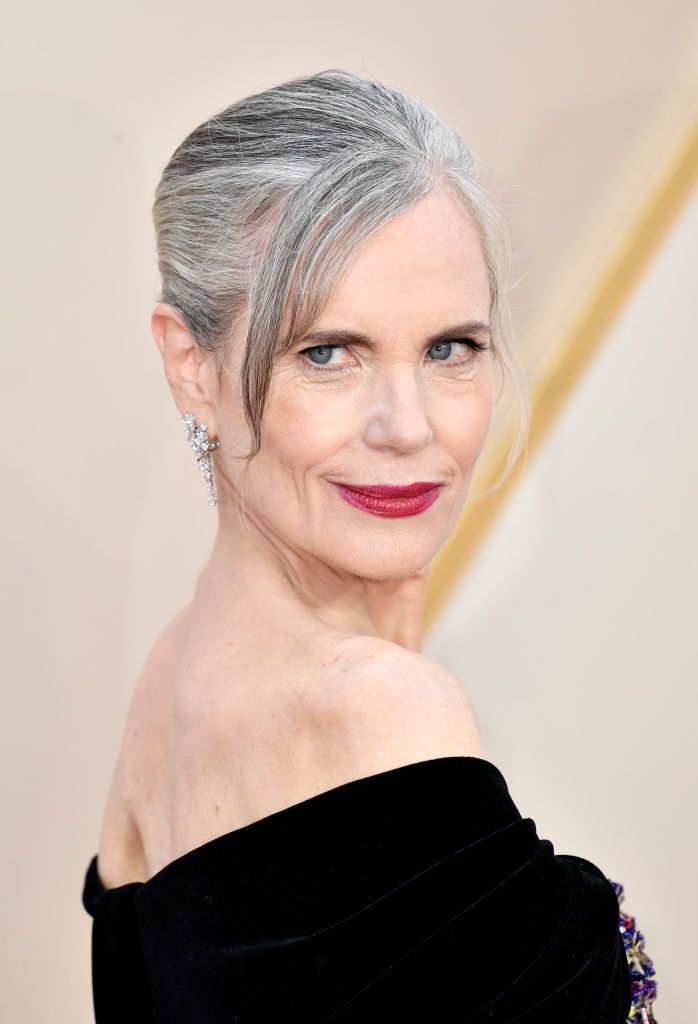 You'll Want To Embrace Your Grays With These Gorgeous Hair Color Ideas (4) You'll Want To Embrace Your Grays With These Gorgeous Hair Color Ideas (4)